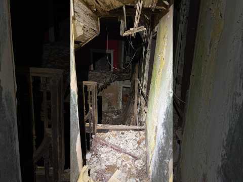 EXTREMELY DANGEROUS ABANDONED MANSION #abandonedplaces  #ghosthunting #horror #scary #abandoned